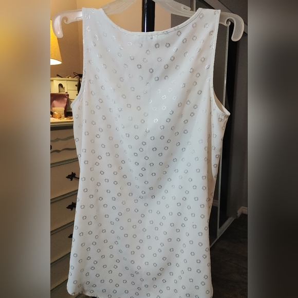 Pretty white sleeveless blouse with silver stars - Picture 2 of 3